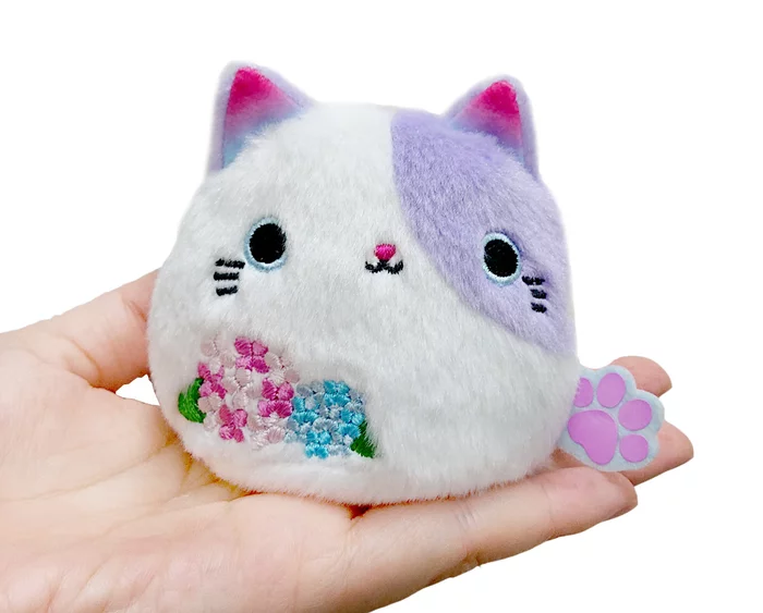Neko-dango Hydrangea Plush - Image 4